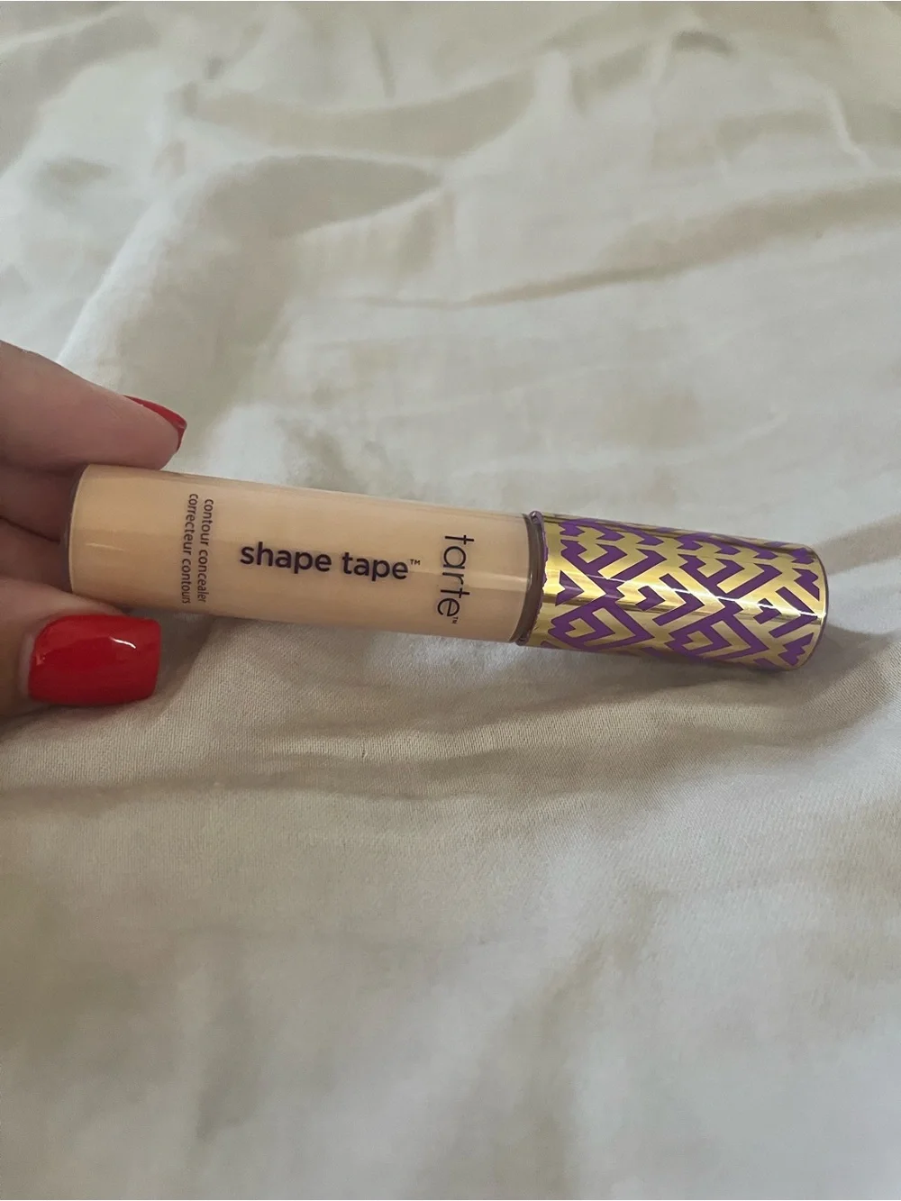 Tarte Shape tape™ concealer in 27H Light medium honey